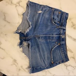 Size 26 Levi’s shorts